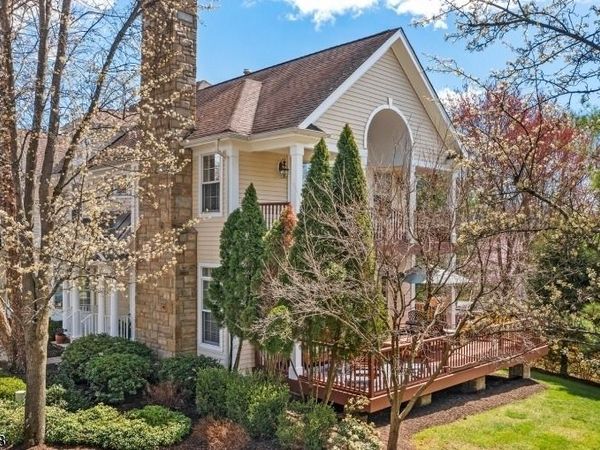 601 Lindabury Ln, Tewksbury, NJ 07979