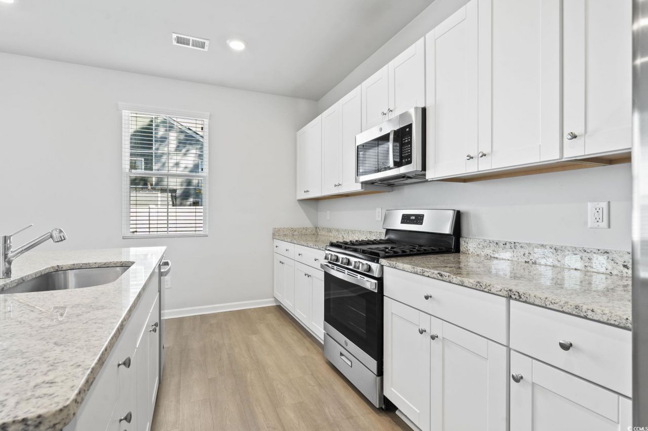 78 S Reindeer Rd. Photo 16