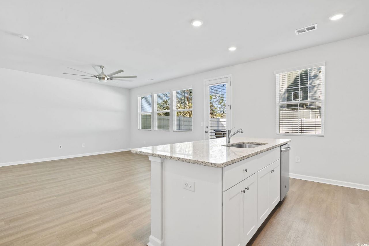 78 S Reindeer Rd. Photo 17