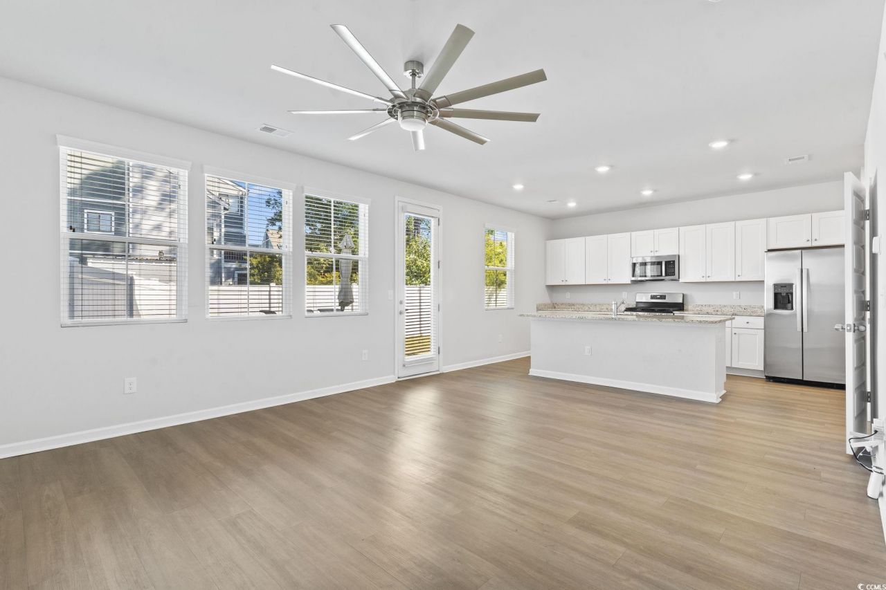 78 S Reindeer Rd. Photo 8