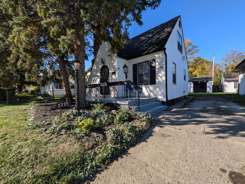 2225 Medina Avenue, Columbus, OH 43211 Photo 1