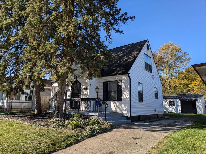 2225 Medina Avenue, Columbus, OH 43211 Photo 2