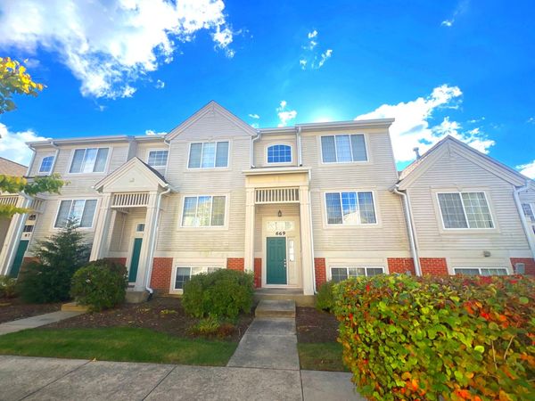 669 S Rosehall Lane, Unit 669, Round Lake, IL 60073
