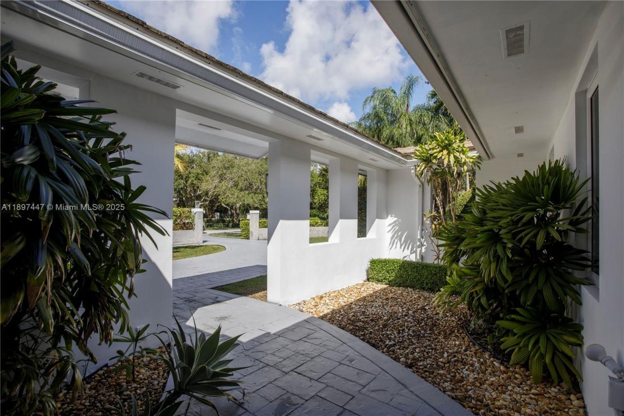 13551 SW 62nd Ave, Pinecrest, FL 33156 Photo