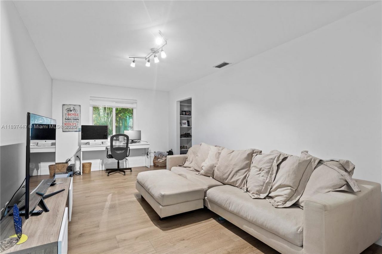 13551 SW 62nd Ave, Pinecrest, FL 33156 Photo