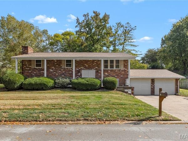 63 Glendale Drive, Glen Carbon, IL 62034