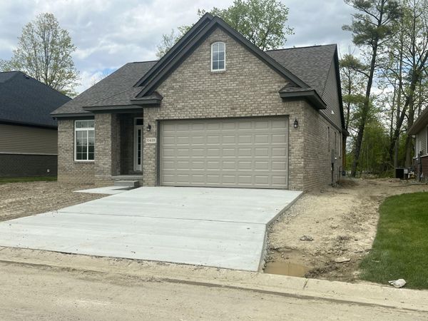 31610 Beaver Circle, New Boston, MI 48164