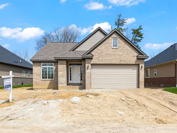 31610 Beaver Circle, New Boston, MI 48164