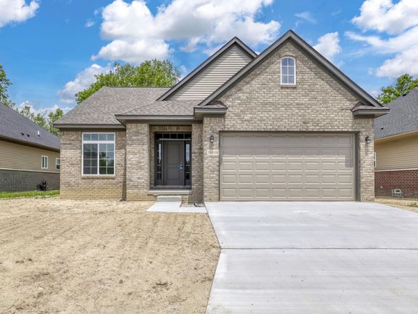 31610 Beaver Circle, New Boston, MI 48164
