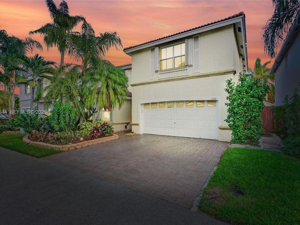 1046 Satinleaf St, Hollywood, FL 33019