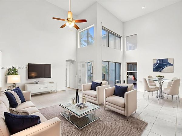 1046 Satinleaf St, Hollywood, FL 33019