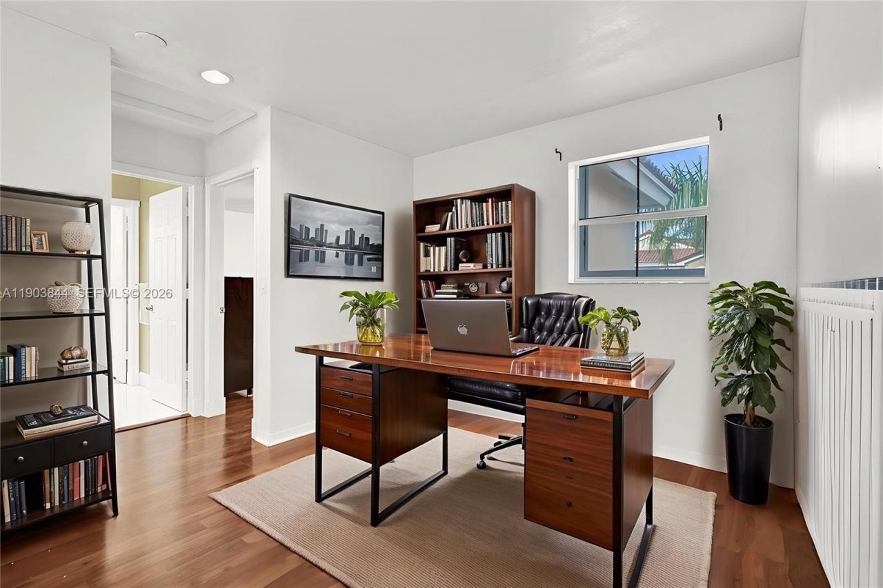 1046 Satinleaf St, Hollywood, FL 33019 Photo