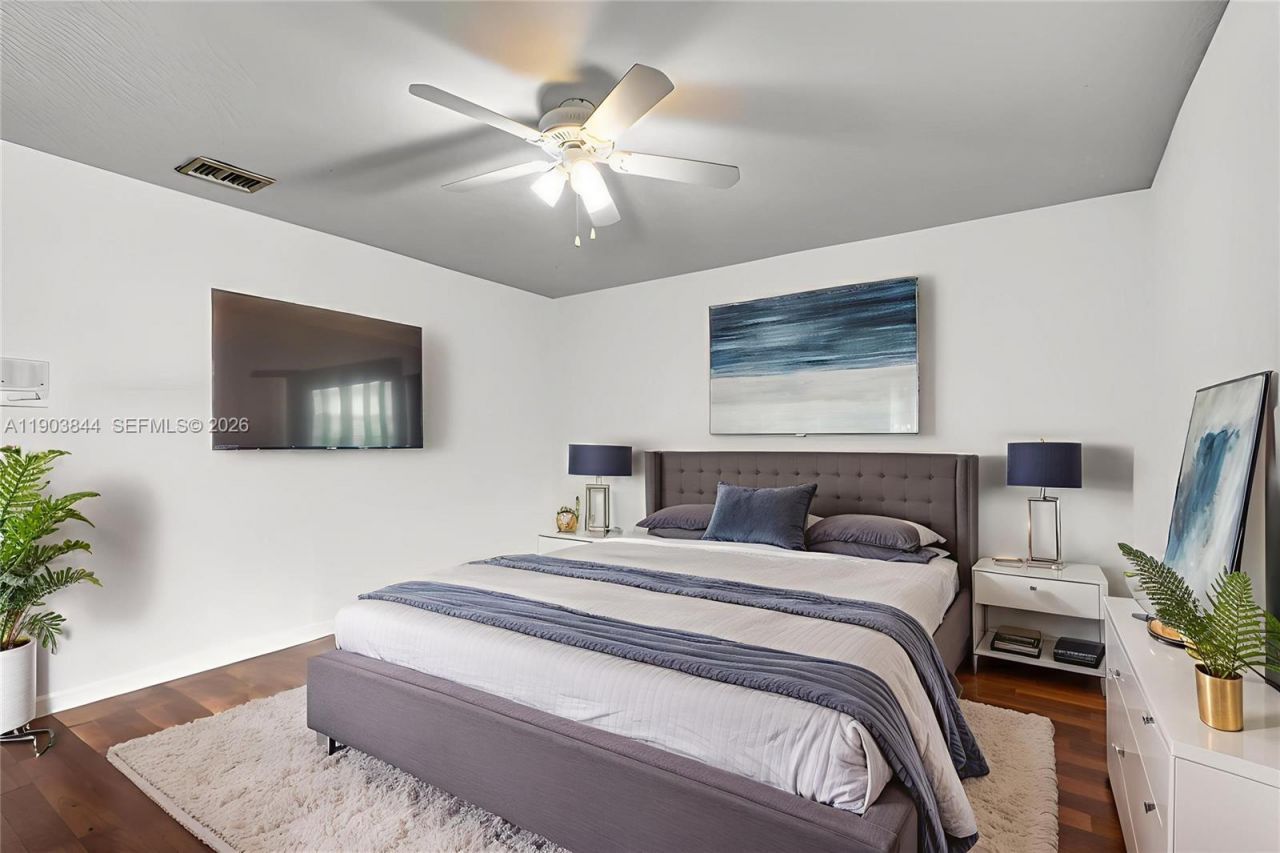 1046 Satinleaf St, Hollywood, FL 33019 Photo