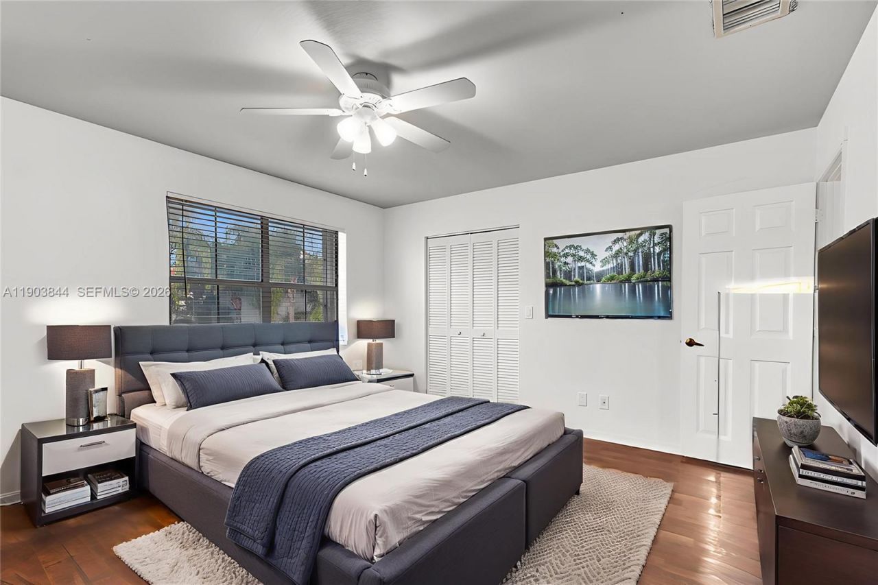 1046 Satinleaf St, Hollywood, FL 33019 Photo