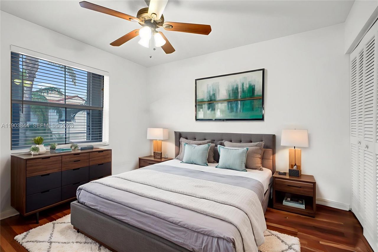 1046 Satinleaf St, Hollywood, FL 33019 Photo