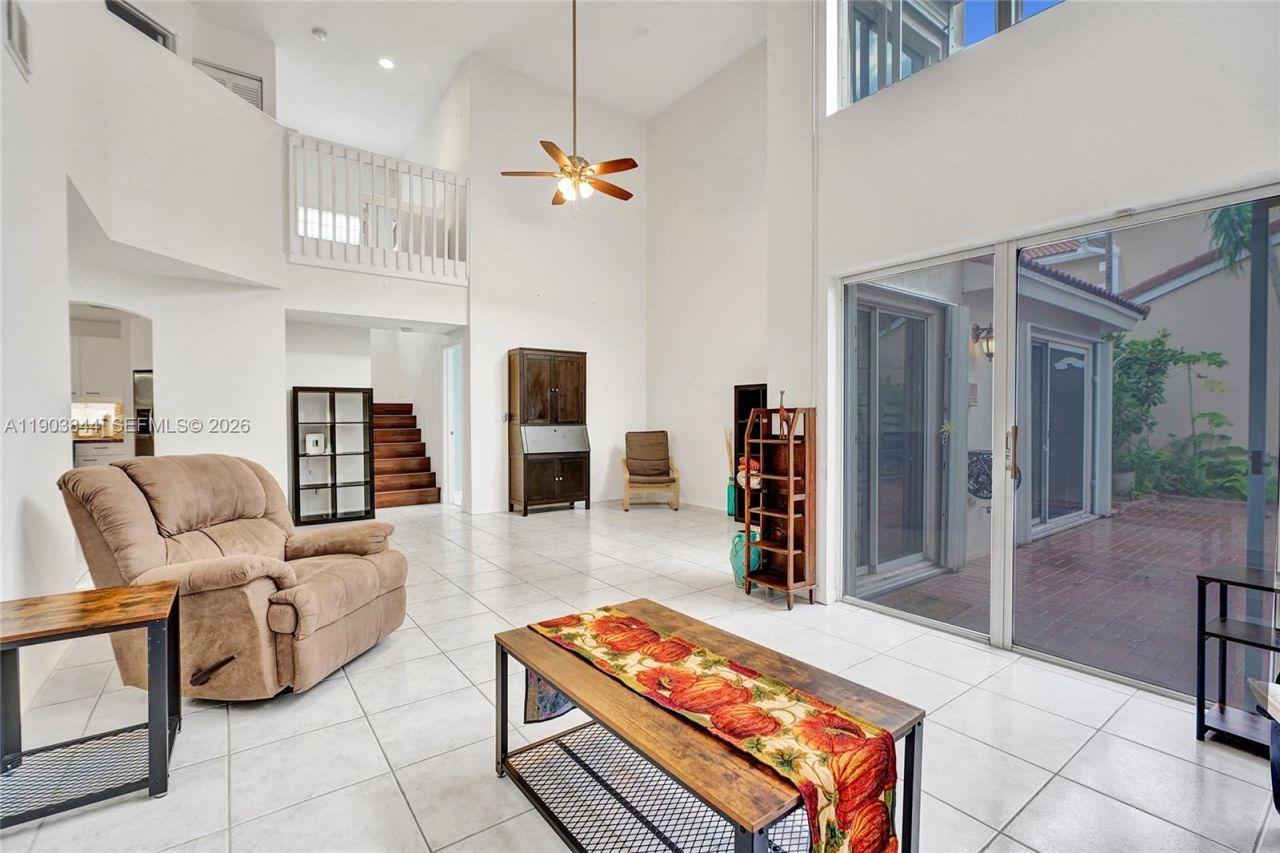 1046 Satinleaf St, Hollywood, FL 33019 Photo