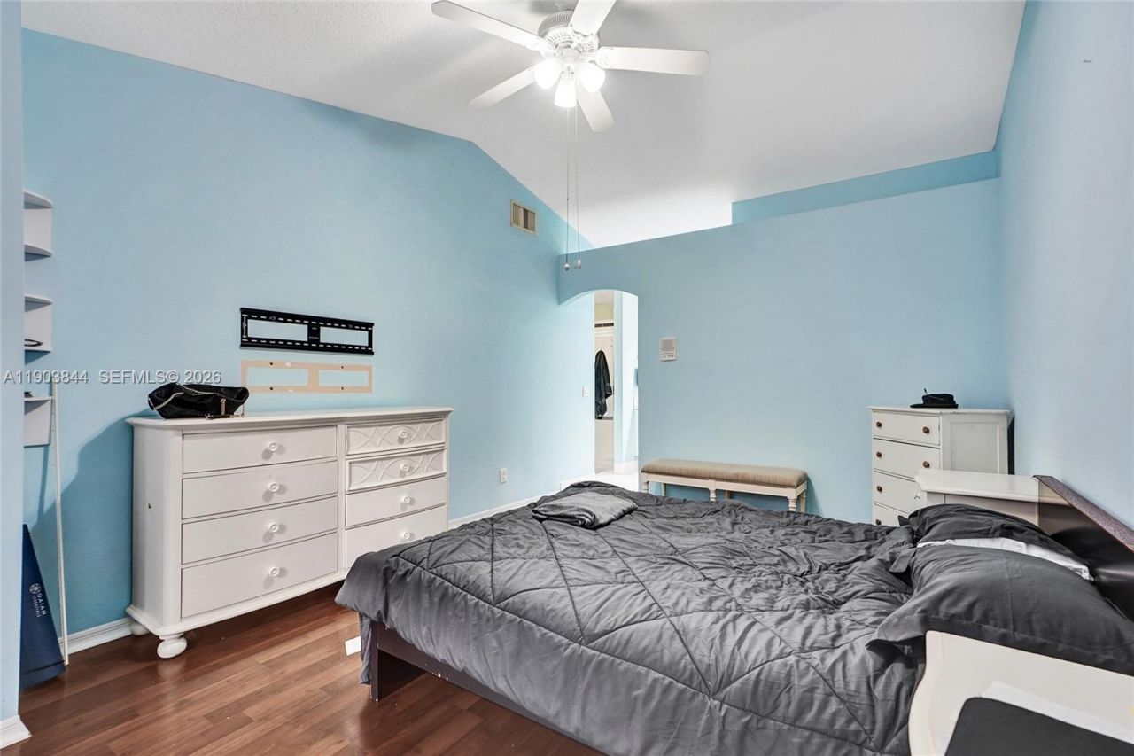 1046 Satinleaf St, Hollywood, FL 33019 Photo