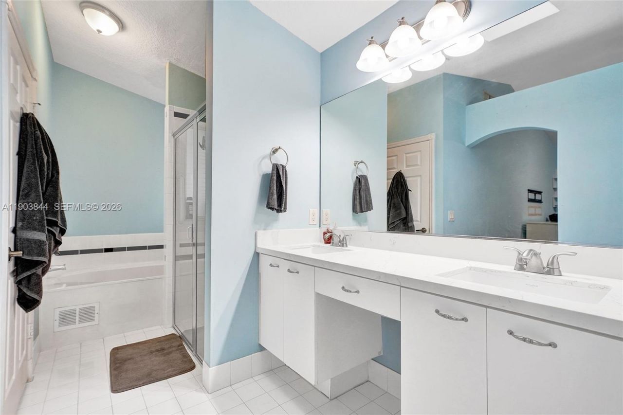 1046 Satinleaf St, Hollywood, FL 33019 Photo