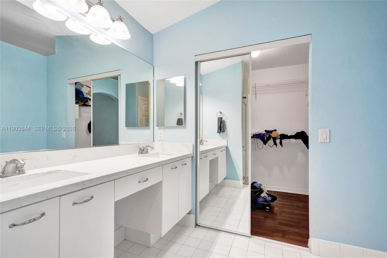 1046 Satinleaf St, Hollywood, FL 33019 Photo