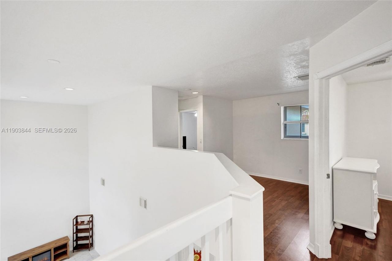 1046 Satinleaf St, Hollywood, FL 33019 Photo