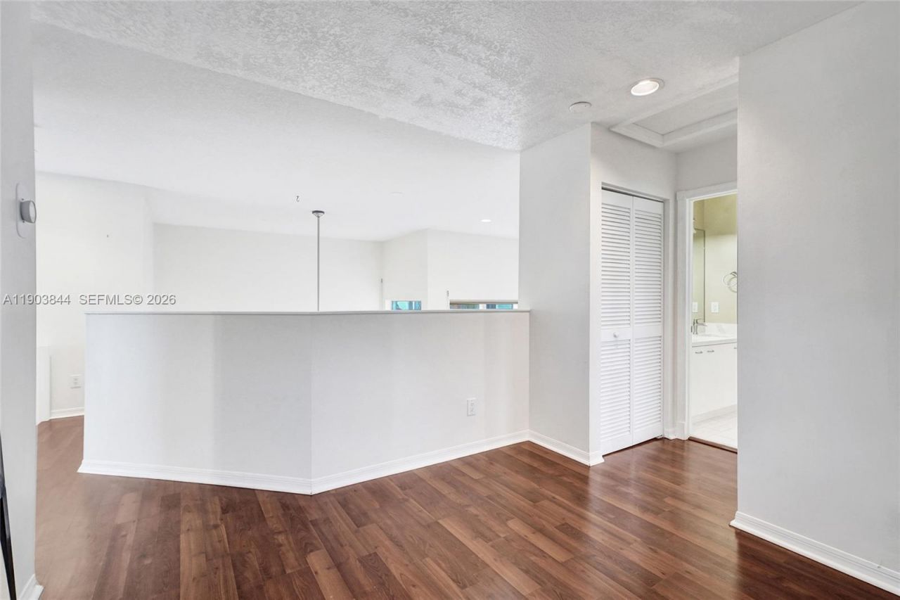 1046 Satinleaf St, Hollywood, FL 33019 Photo