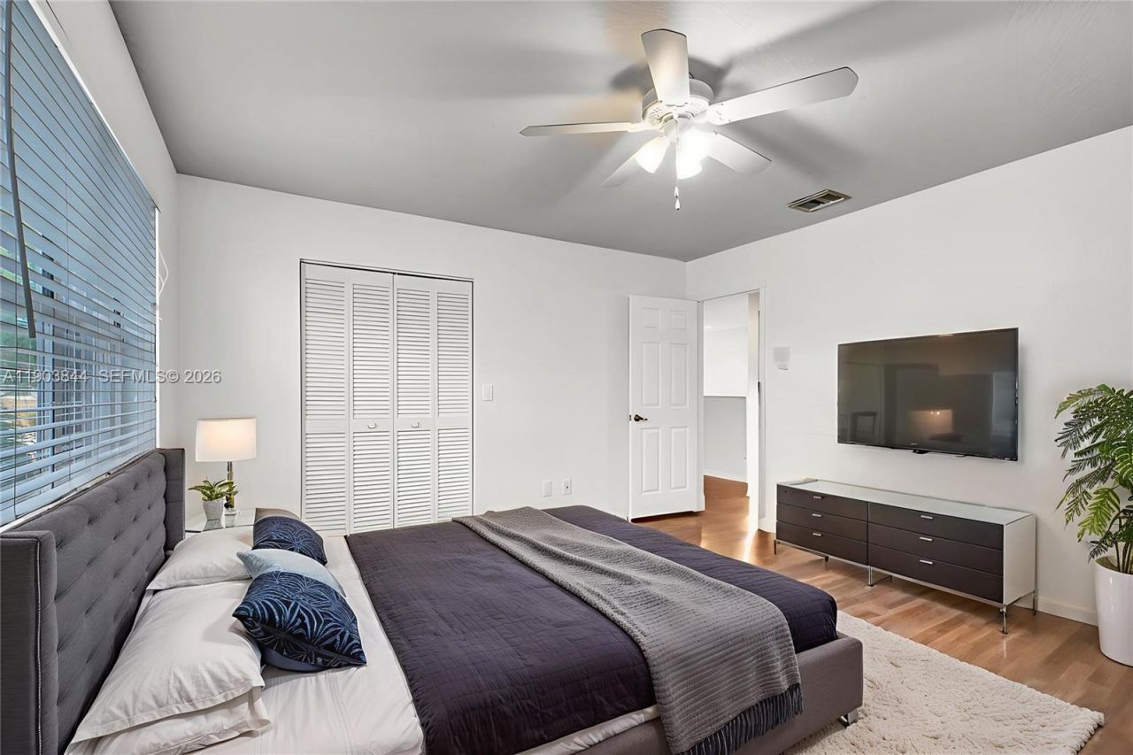 1046 Satinleaf St, Hollywood, FL 33019 Photo