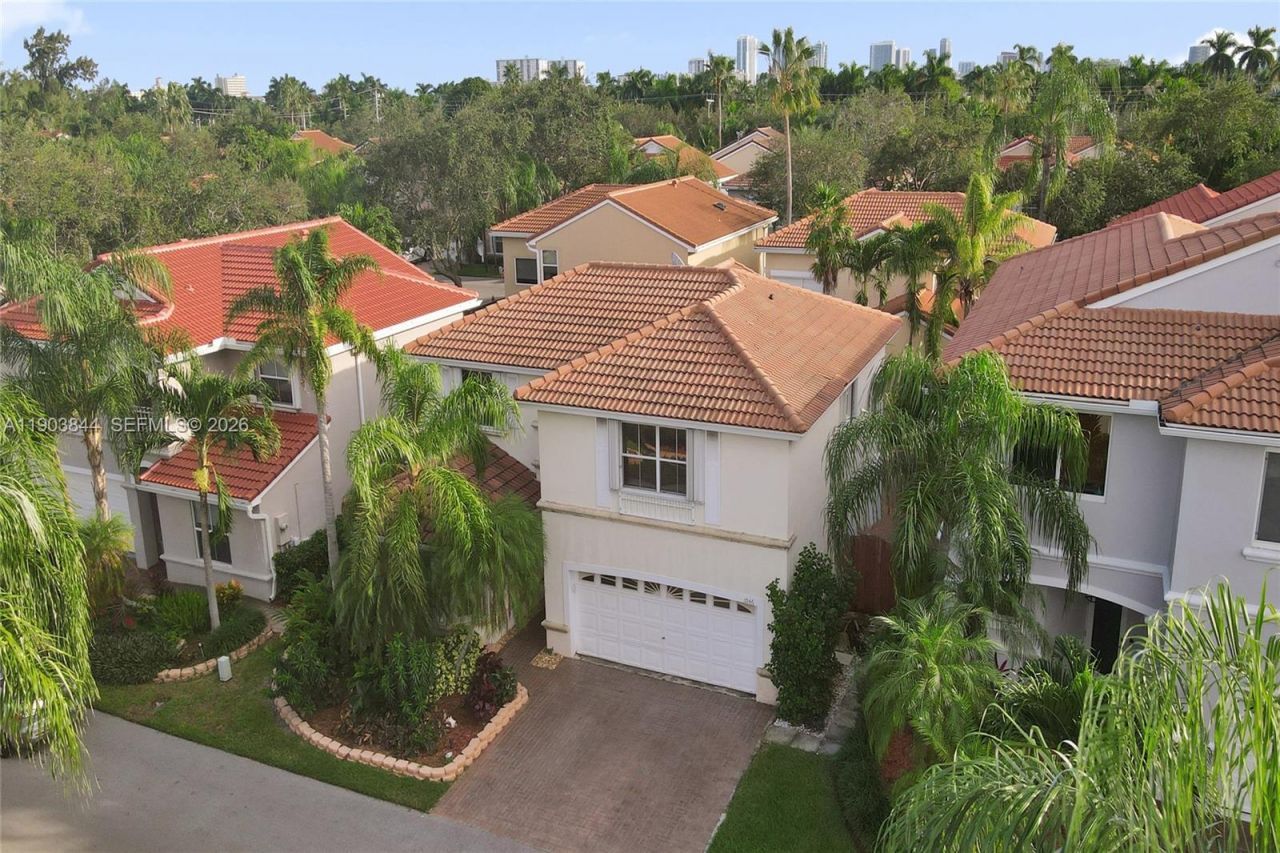 1046 Satinleaf St, Hollywood, FL 33019 Photo