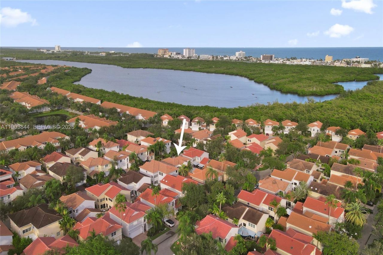 1046 Satinleaf St, Hollywood, FL 33019 Photo