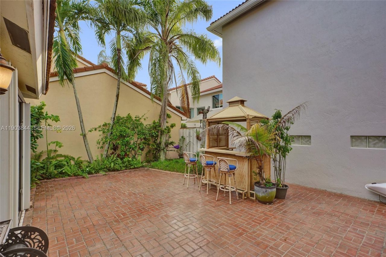 1046 Satinleaf St, Hollywood, FL 33019 Photo