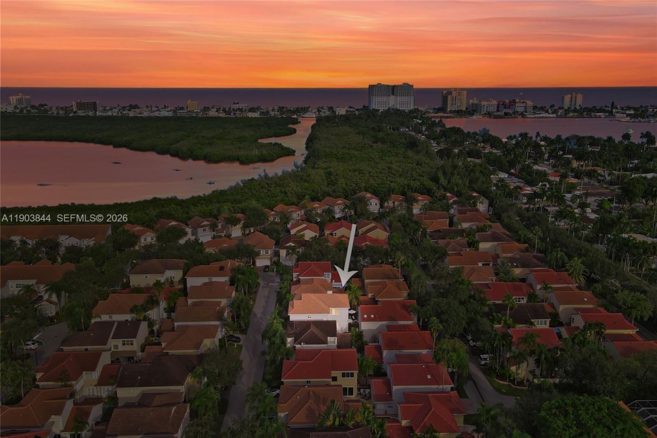 1046 Satinleaf St, Hollywood, FL 33019 Photo