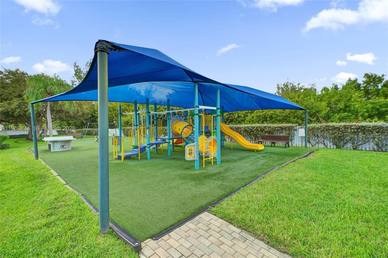 1046 Satinleaf St, Hollywood, FL 33019 Photo