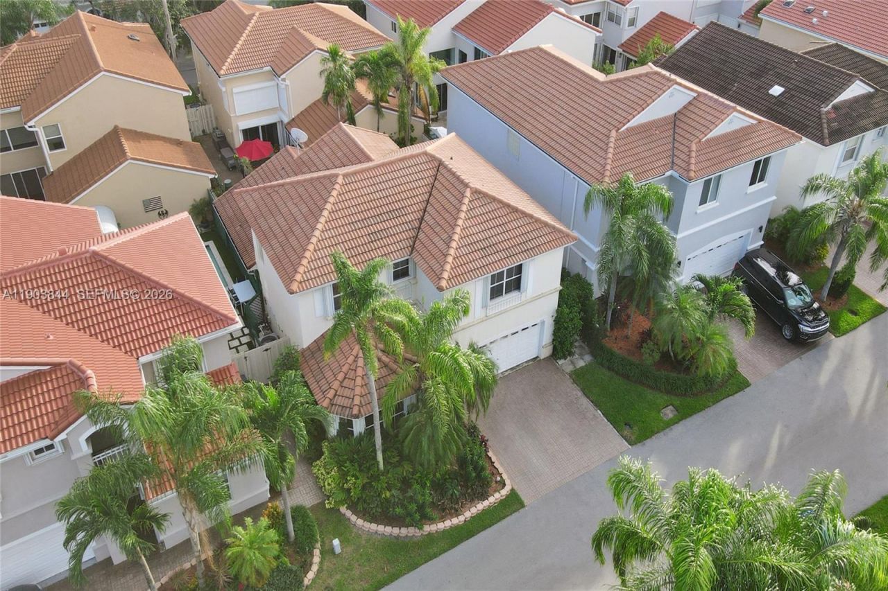 1046 Satinleaf St, Hollywood, FL 33019 Photo