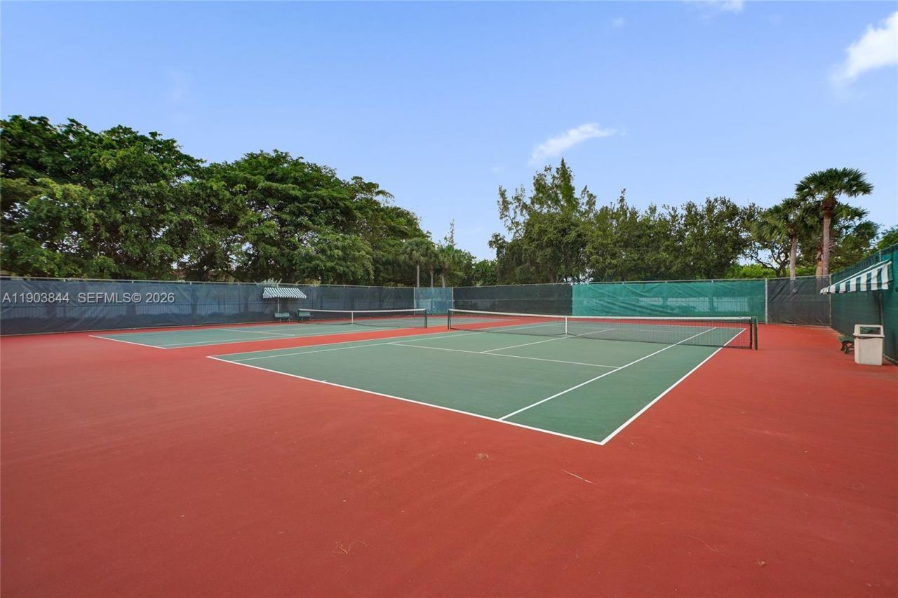 1046 Satinleaf St, Hollywood, FL 33019 Photo