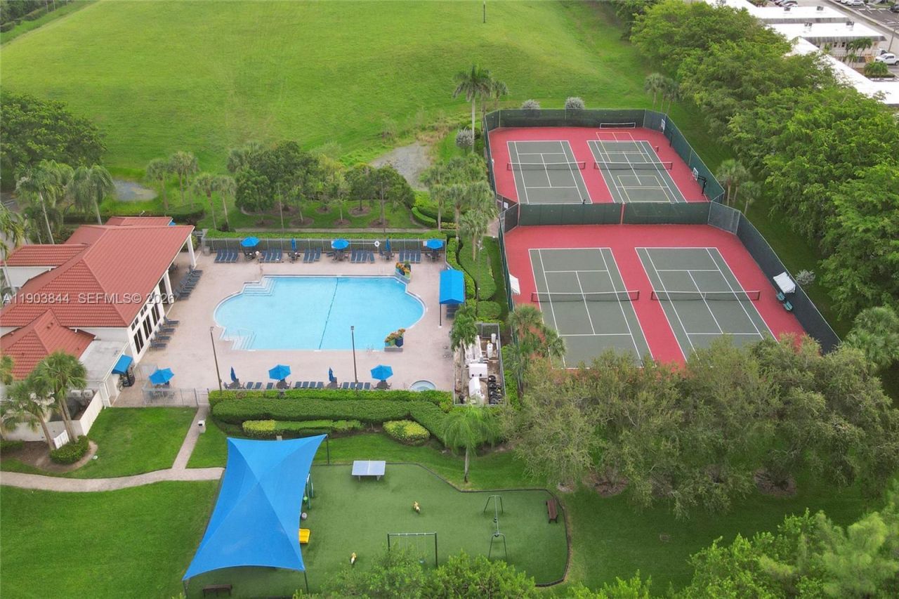 1046 Satinleaf St, Hollywood, FL 33019 Photo