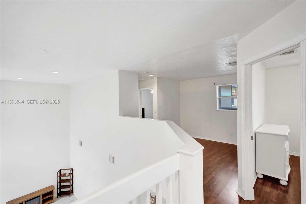 1046 Satinleaf St, Hollywood, FL 33019 Photo