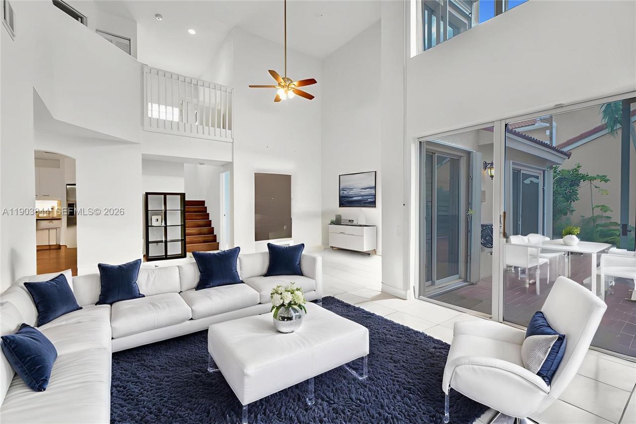 1046 Satinleaf St, Hollywood, FL 33019 Photo