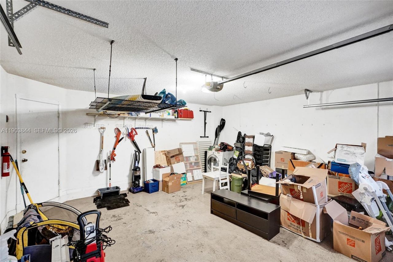 1046 Satinleaf St, Hollywood, FL 33019 Photo