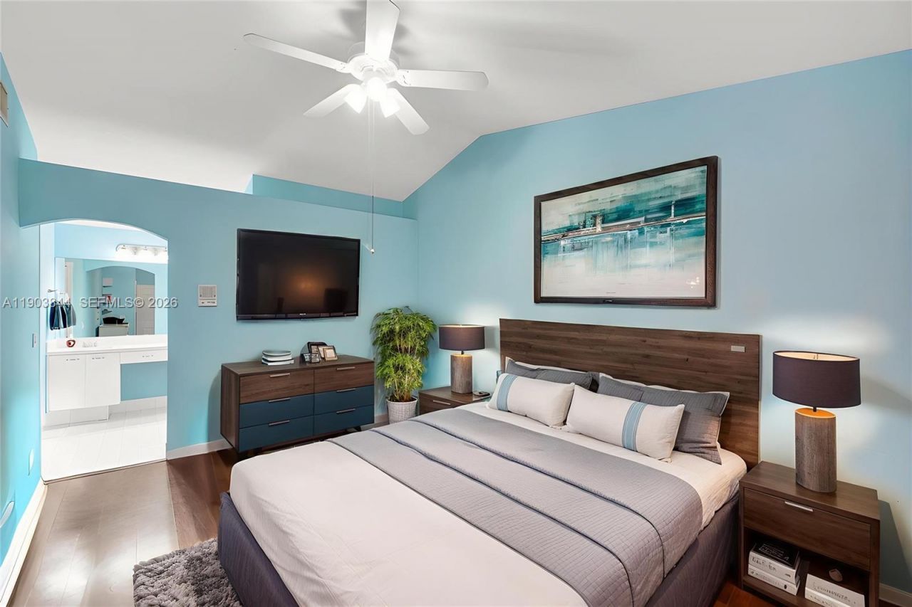 1046 Satinleaf St, Hollywood, FL 33019 Photo