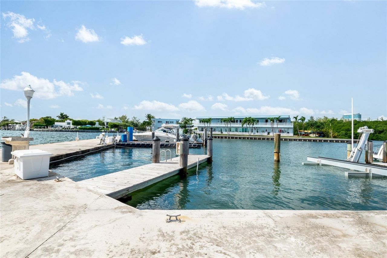 2700 NE 135th St, Unit 48, North Miami, FL 33181 Photo