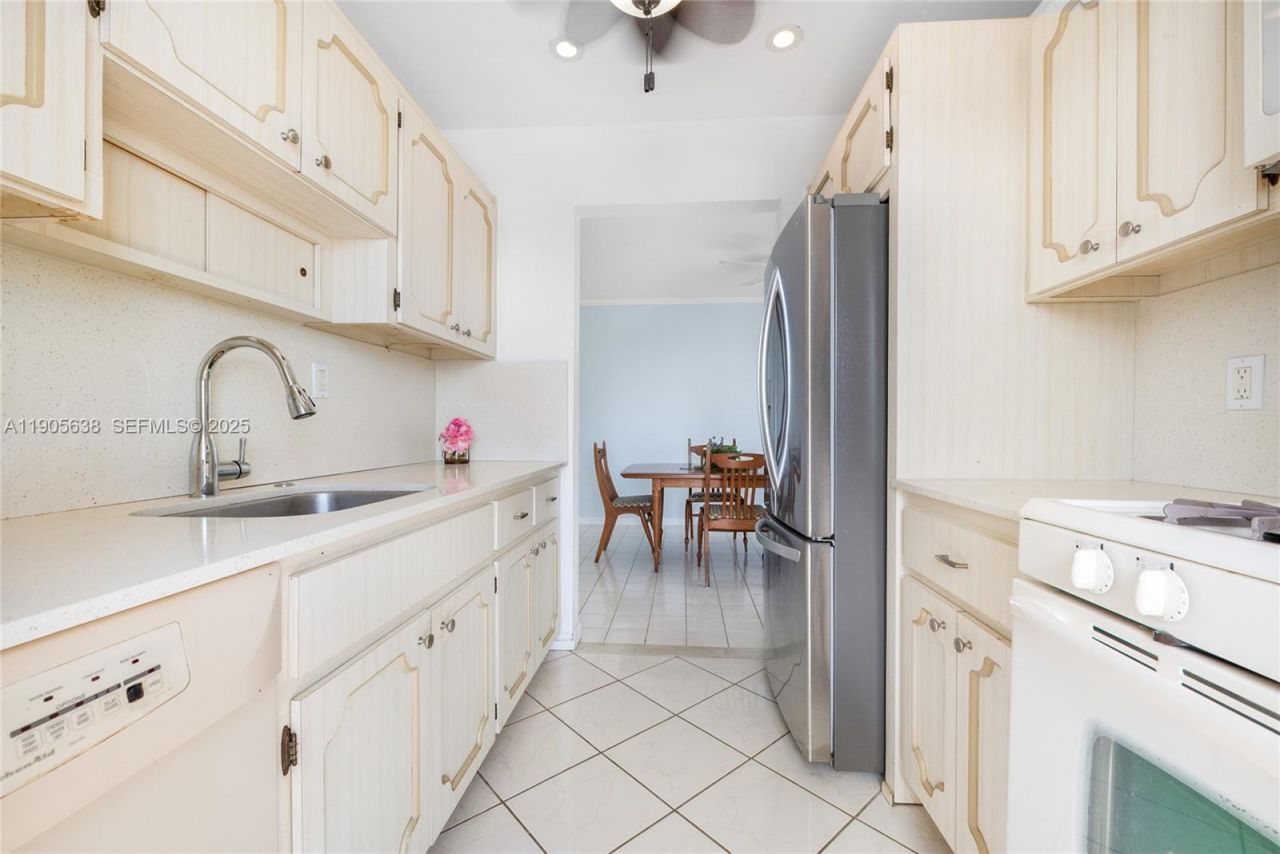 2700 NE 135th St, Unit 48, North Miami, FL 33181 Photo