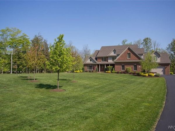 698 Windover Lane, Derby, NY 14047