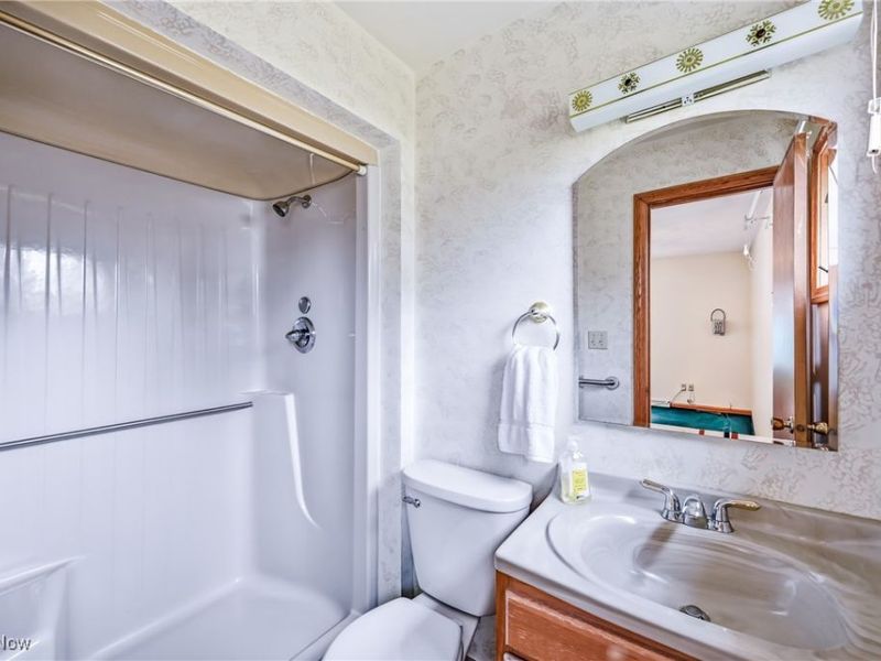 1515 Braceville Robinson Road, Southington, OH 44470 Photo 14