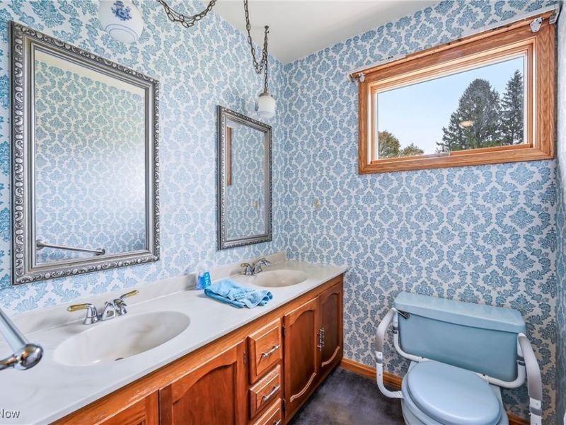 1515 Braceville Robinson Road, Southington, OH 44470 Photo 18