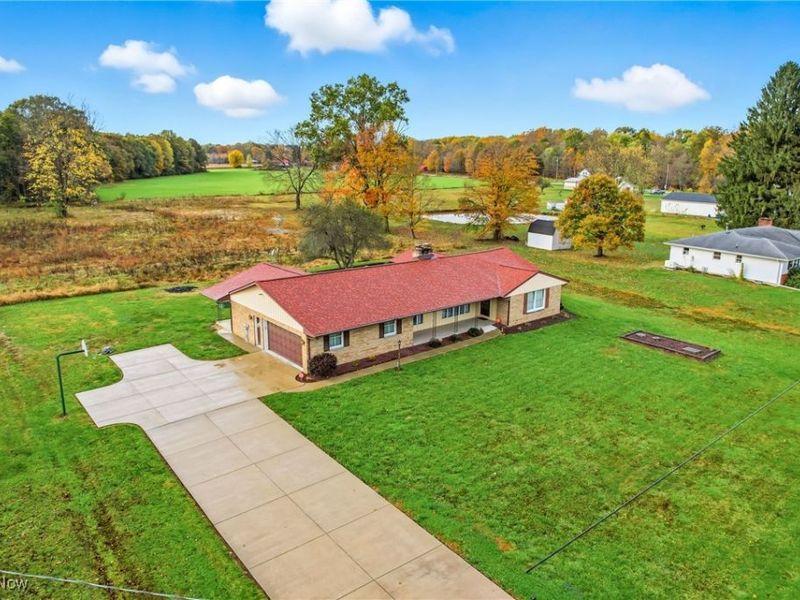 1515 Braceville Robinson Road, Southington, OH 44470 Photo 2