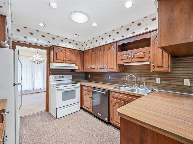 1515 Braceville Robinson Road, Southington, OH 44470 Photo 5