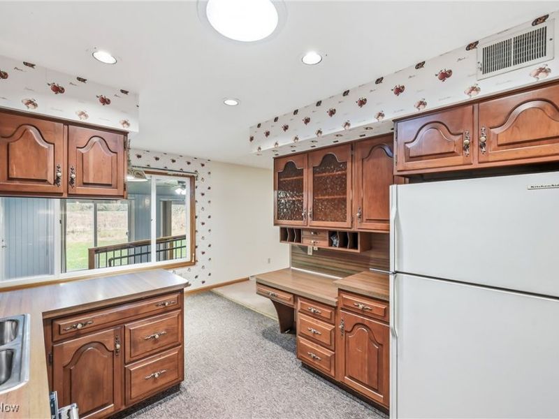 1515 Braceville Robinson Road, Southington, OH 44470 Photo 6