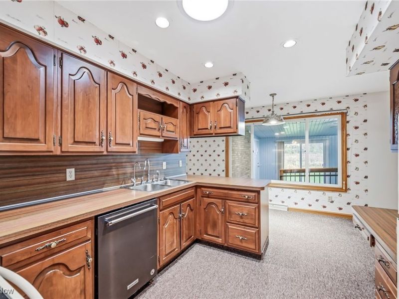 1515 Braceville Robinson Road, Southington, OH 44470 Photo 8