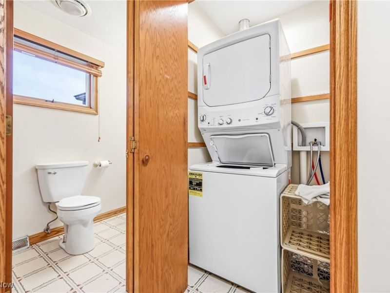 1515 Braceville Robinson Road, Southington, OH 44470 Photo 9