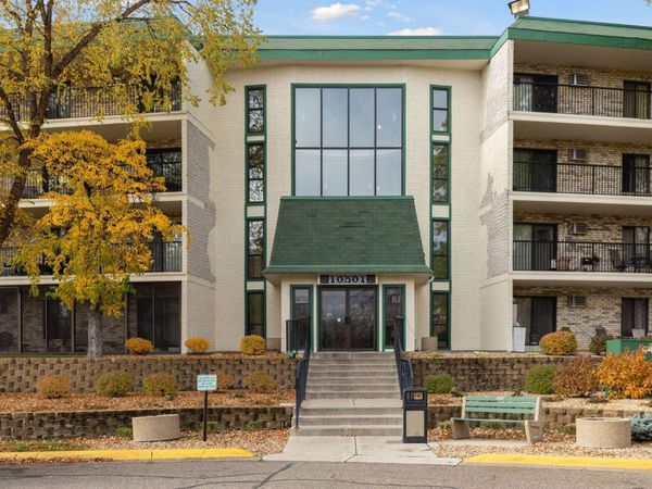 10501 Cedar Lake Road, Unit 206, Minnetonka, MN 55305