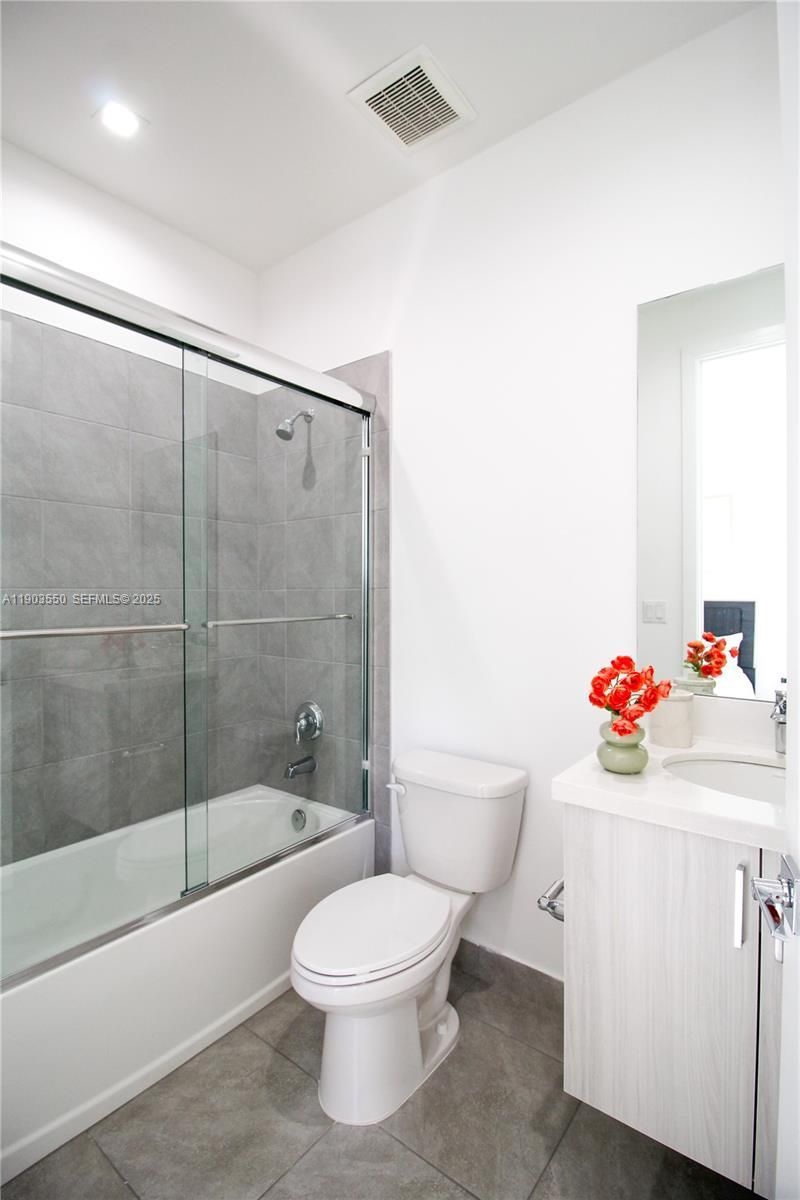 4335 NW 81st Ave, Doral, FL 33166 Photo